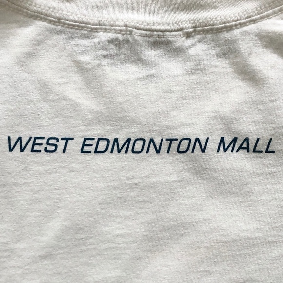 Hooters, Vintage T shirt, West Edmonton Mall, Mens Size Large, Good Condition - Picture 6 of 8